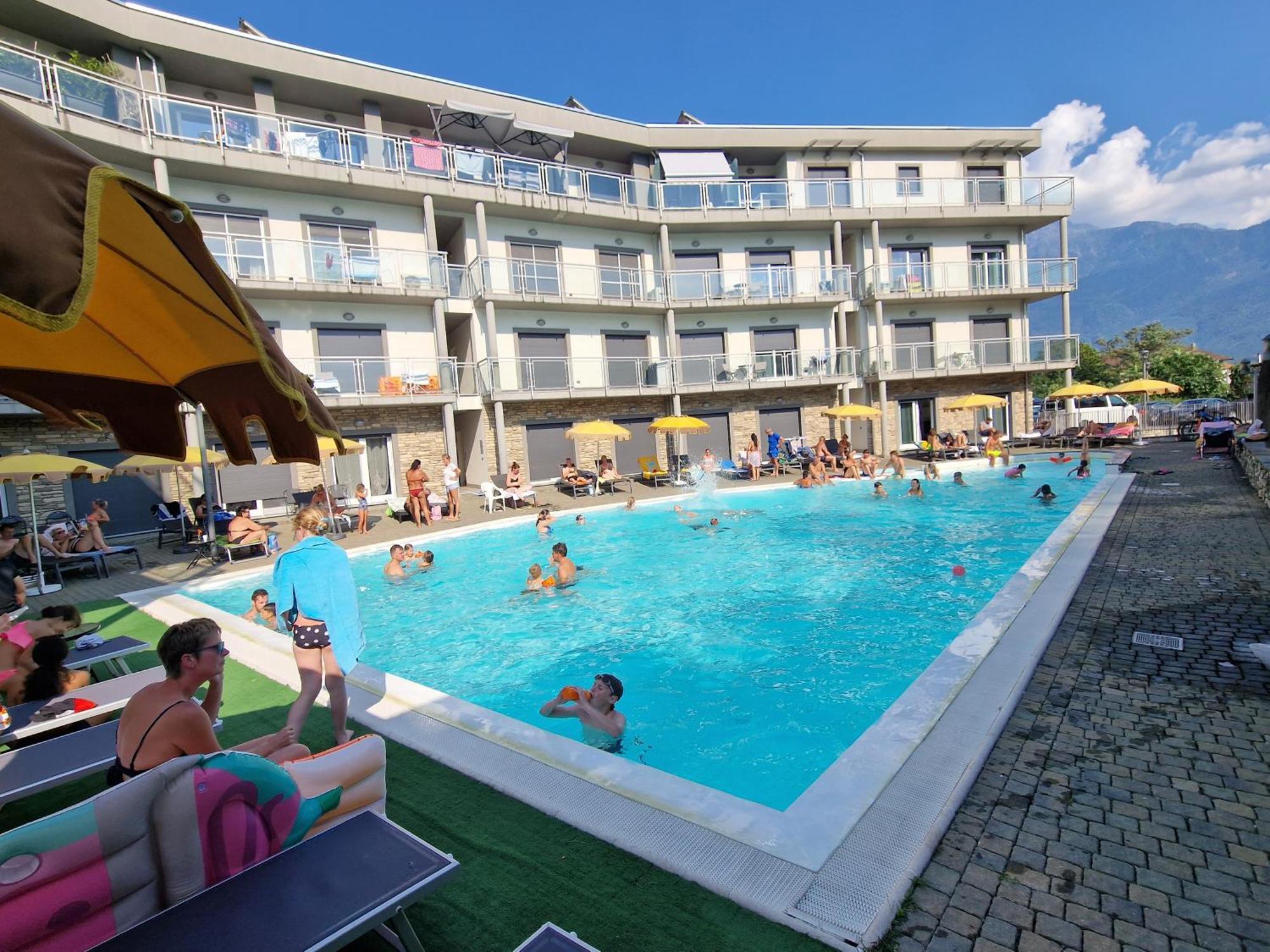 Hotel Residence Alessandra Домасо Екстериор снимка